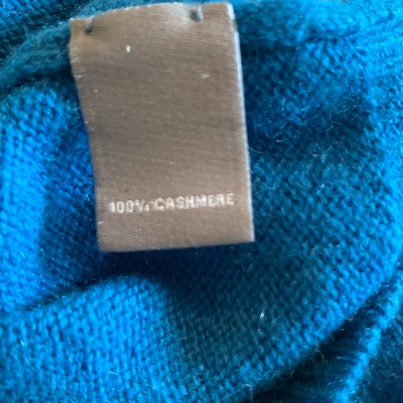 Neiman Marcus Cashmere Teal Sweater: Medium - Picture 3 of 3